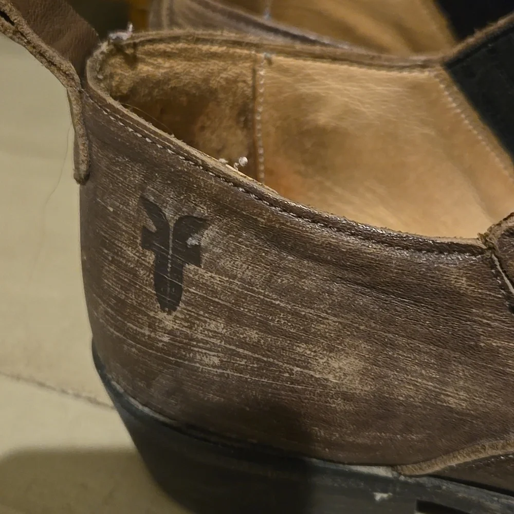 Frye dark brown leather wester style booties distressed by design women's size 9 - Picture 2 of 7